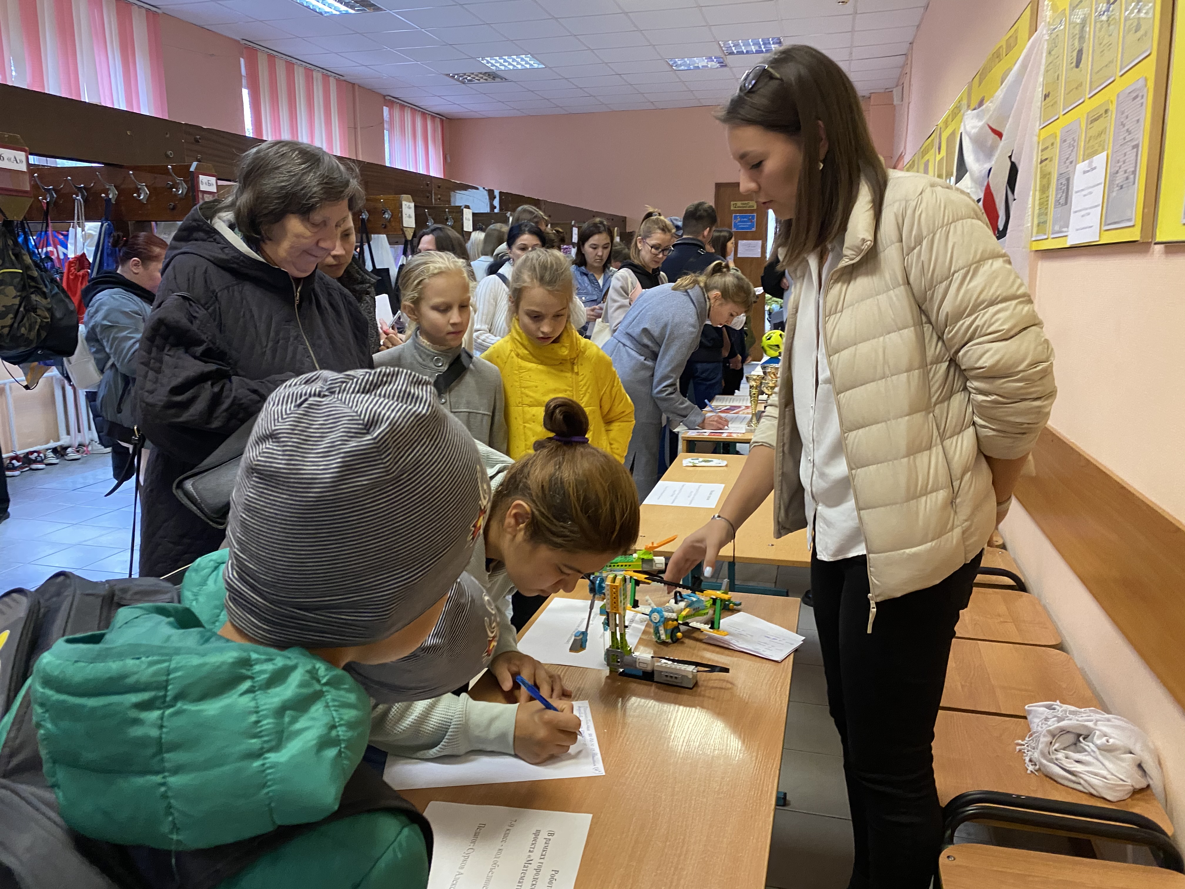 в школе прошла ярмарка. осенняя ярмарка в школе. осенняя школьная ярмарка баранки. ярмарка в школе. осенняя ярмарка в школе.